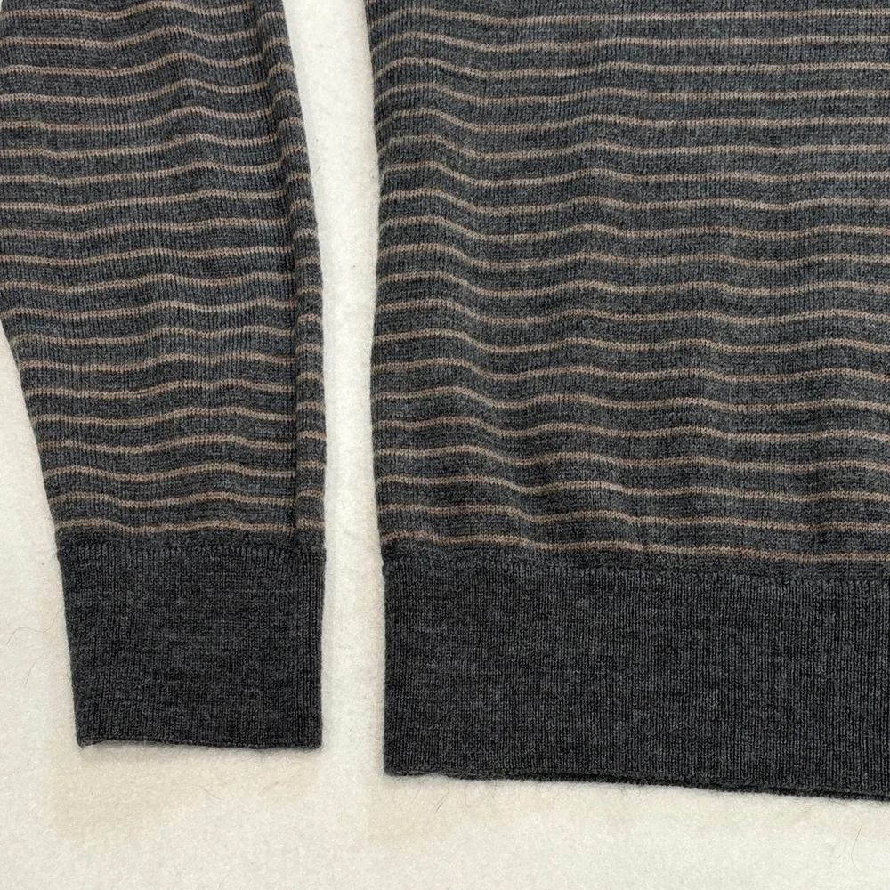 Banana Republic Women's Gray Striped V-Neck Sweater Medium 100% Merino Wool - Picture 3 of 7